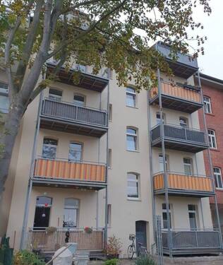 Rückansicht mit Balkonen - 2 Zimmer Etagenwohnung zum Kaufen in Erfurt