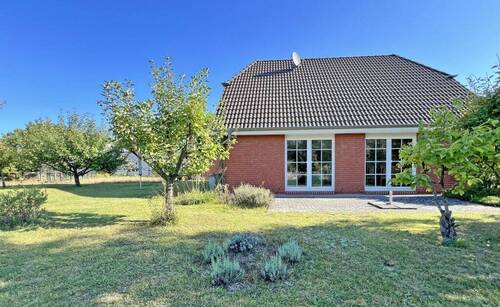 Ansicht Gartenseite mit Terrasse - 4 Zimmer Einfamilienhaus in Eberswalde