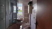Bad mit WC und Badewanne - 