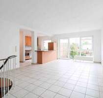 Wohnen auf 2 Ebenen: Charmante Maisonette mit großem Garten, Terrasse & Stellplatz in Büttelborn