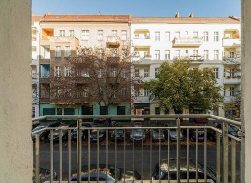 Blick zum Balkon - Etagenwohnung mit 40,70 m² in Berlin zum Kaufen