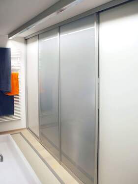 Master-Bad mit Einbauschrank - 