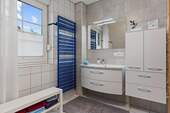 Badezimmer mit Dusche und Wanne 7,50 m² - 