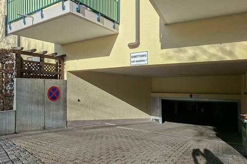 Einfahrt zur Tiefgarage - 