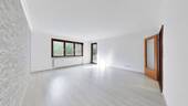 Wohnzimmer - Attraktive 3-Zimmer-Eigentumswohnung mit Balkon - modernisiert & bezugsfrei