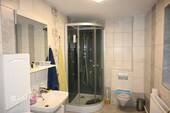 Gäste-WC mit Dusche - 
