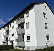 Helle 3-Zimmer-Wohnung mit Balkon und zusätzlichem Dachgeschosszimmer - zentral in Leonberg