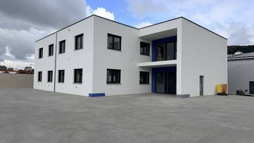 Gebäudeansicht - Jetzt noch mitgestalten! Erdgeschoss BüroPraxis Ebene mit Parkflächen in Mühlhausen