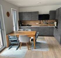 Moderne 3-Zi-Wohnung mit Einbauküche und Balkon in Veitsbronn