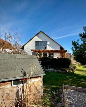 Seitenansicht mit Terrasse - 