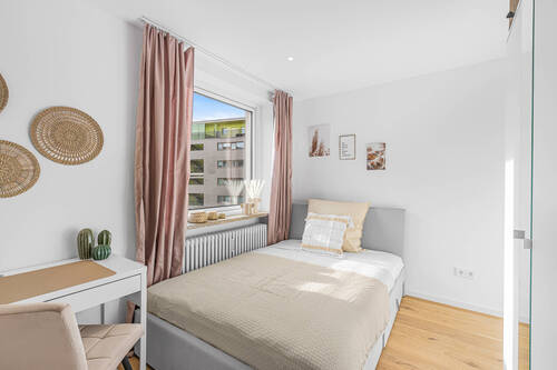 Zimmer 2.jpg - *SCHWABING-WEST* Sofort beziehbar: WG-Zimmer frei!