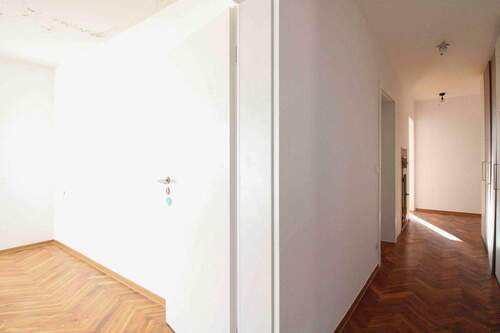 Flur - Etagenwohnung mit 76,80 m² in Ludwigsburg zum Kaufen