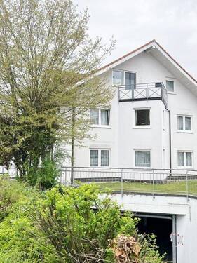 Ansicht - Renovierte, gepflegte Dachgeschosswohnung mit EBK, Balkon, Stellplätze