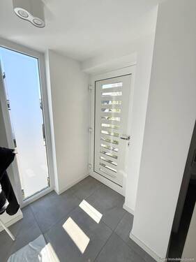 Hauseingang mit Garderobe - 6 Zimmer Einfamilienhaus zum Kaufen in Essen / Fischlaken