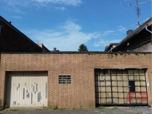 Ihre Einfahrt und Ihre Garage - 8 Zimmer Einfamilienhaus in Zülpich / Geich