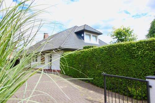 viel Platz - 8 Zimmer Einfamilienhaus in Rellingen