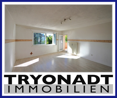 Wohnzimmer - Sanierungsbedürftige 2-Zimmer-Wohnung mit Balkon