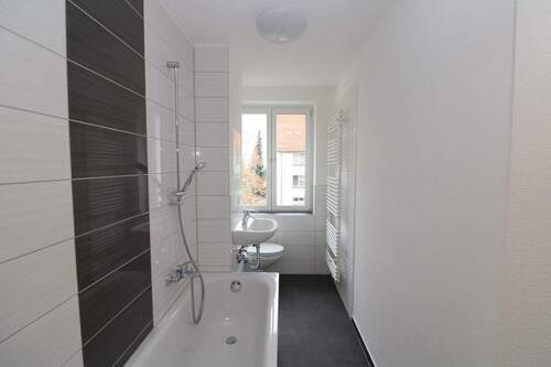 Beispiel Bad mit Wanne - Pack die Badehose ein...helle 2-RW mit Wanne!!!