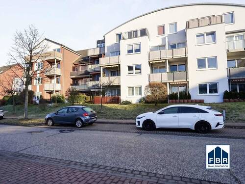 Straßenansicht Objekt - Vermietete Eigentumswohnung mit Südwestbalkon inkl. Tiefgaragenstellplatz in Schwerin