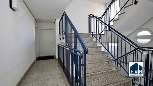 Treppenhaus - Etagenwohnung mit 66,60 m&sup2; in Schwerin zum Kaufen