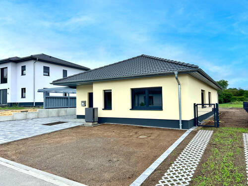 Straßenansicht - 4 Zimmer Einfamilienhaus in Bitterfeld-Wolfen/ Thalheim