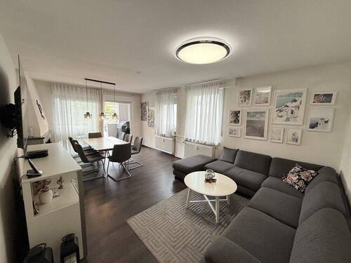 Wohn-Esszimmer3 - Charmante 4-Zimmer-Wohnung mit Balkon und Hobbyraum Zentrumsnah am Weinberg