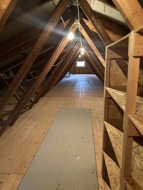 Stauraum im Dachboden - 