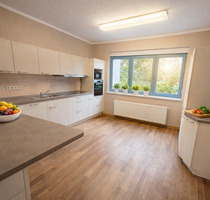 Zentral gelegen - Bauhausstyle Bungalow - mit herrlichem Garten - Friesack