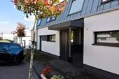 Hauseingangstüre-1 - 3 Zimmer Etagenwohnung zur Miete in Leverkusen