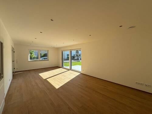 Wohnen - Einfamilienhaus mit 206,00 m&sup2; in Augsburg zur Miete
