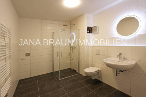 Bad mit Dusche - 