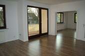 Sonniges Wohnzimmer - ## GETE-Viertel , topp 2-3 Zi., EBK; Vollbad, zwei Balkone, Laminat ##
