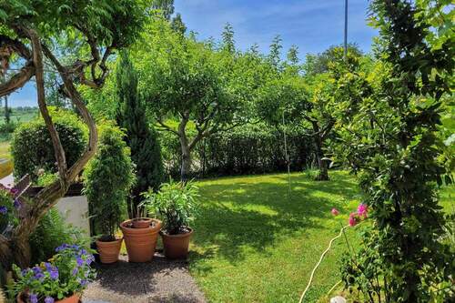 Ansicht Vorgarten - Mehrfamilienhaus, Wohnhaus in Obersulm zum Kaufen