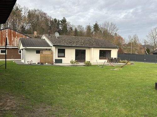 Gartenansicht - Einfamilienhaus auf großem Grundstück in Oldersbek mit vielseitig nutzbarer Halle auf dem Grundstück
