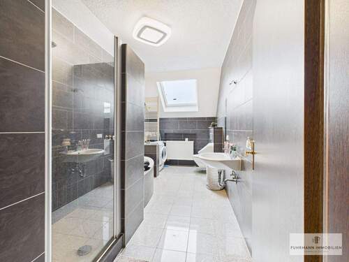 Blick zum Badezimmer 2. OG - 