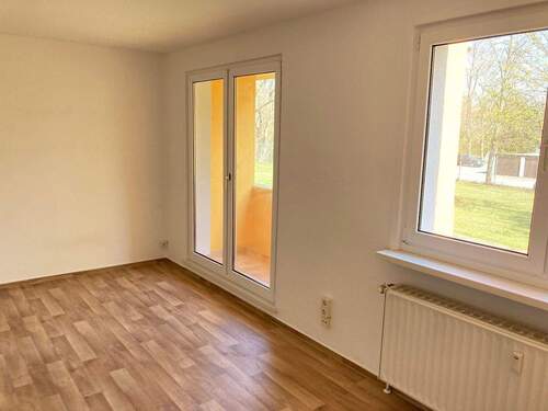 Wohnbeispiel - Wohnzimmer - 3 Zimmer Etagenwohnung zur Miete in Bitterfeld-Wolfen