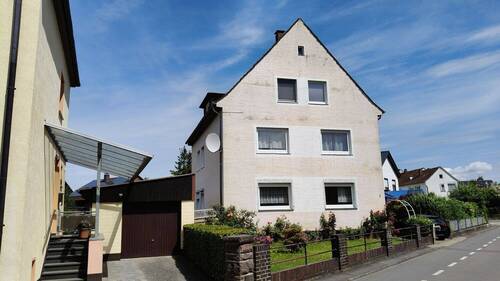 Vorderansicht links - 1 Zimmer Mehrfamilienhaus, Wohnhaus zum Kaufen in Holzminden