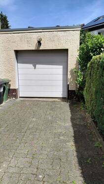Garagenzufahrt - Mehrfamilienhaus, Wohnhaus mit 223,00 m&sup2; in Holzminden zum Kaufen