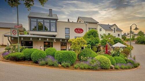 Wohnhaus / Ladengeschäft - Hotel, Pension, Gasthof in Brauneberg zum Kaufen