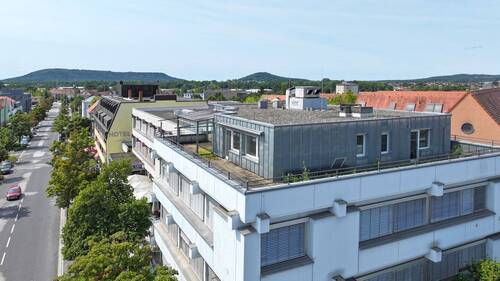 Ost- und Nordterrasse mit Blick nach Süden zum Bahnhof - Top-Adresse mit Panoramaterrasse - Stilvoll Arbeiten über den Dächern der Stadt
