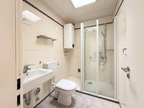 Bad_WC_Dusche mit Oberlicht - 