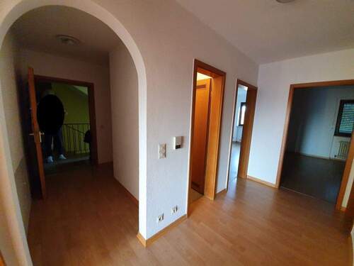 Flur - Etagenwohnung mit 80,10 m&sup2; in Erlangen zum Kaufen