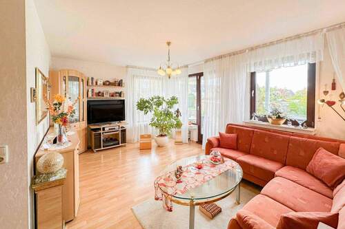 Wohnzimmer - Behaglichkeit pur: 4-Zi.-ETW mit Loggia und Garage in Bochum-Querenburg