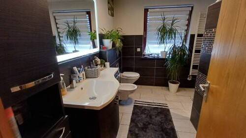 neuwertiges Bad EG - 