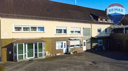 02 Vorderansicht - 1 Zimmer Mehrfamilienhaus, Wohnhaus zum Kaufen in Hahnstätten