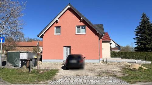 Giebelseite mit Eingang - 