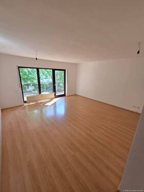 IWohnzimmer Ansicht 2 - 2 Zimmer Etagenwohnung in Karben