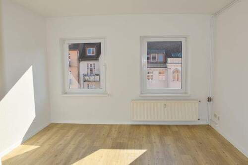 Wohnzimmer - attraktive 3-Zimmer-Wohnung mit Balkon