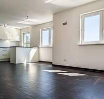 Wohnen mitten in Magstadt: Neuwertige 4-Zimmer-Wohnung mit Südbalkon