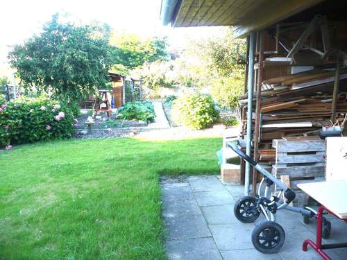 Garage mit Zugang zum Garten - 